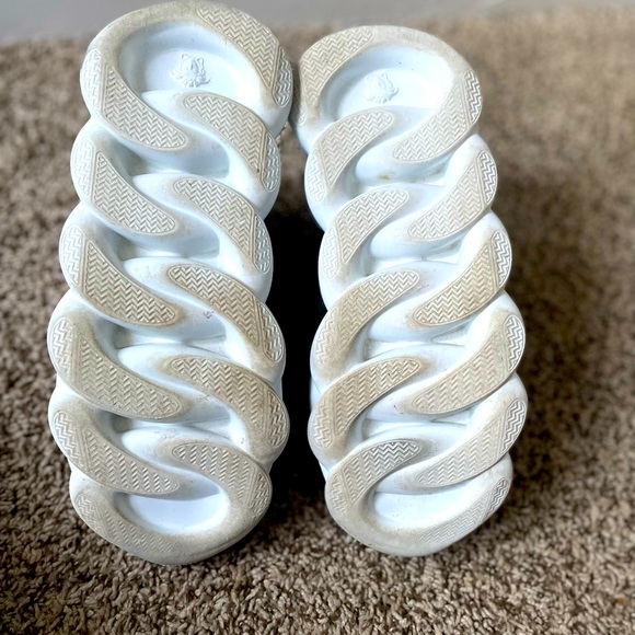 Like New Versace Chain Reaction 2 Sneakers - Picture 4 of 4